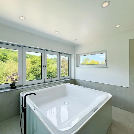 Bonquartier - Luxurioeses 4-zimmer-penthouse Mit Jacuzzi, Dachterrasse, Moderne Ausstattung Wachtberg